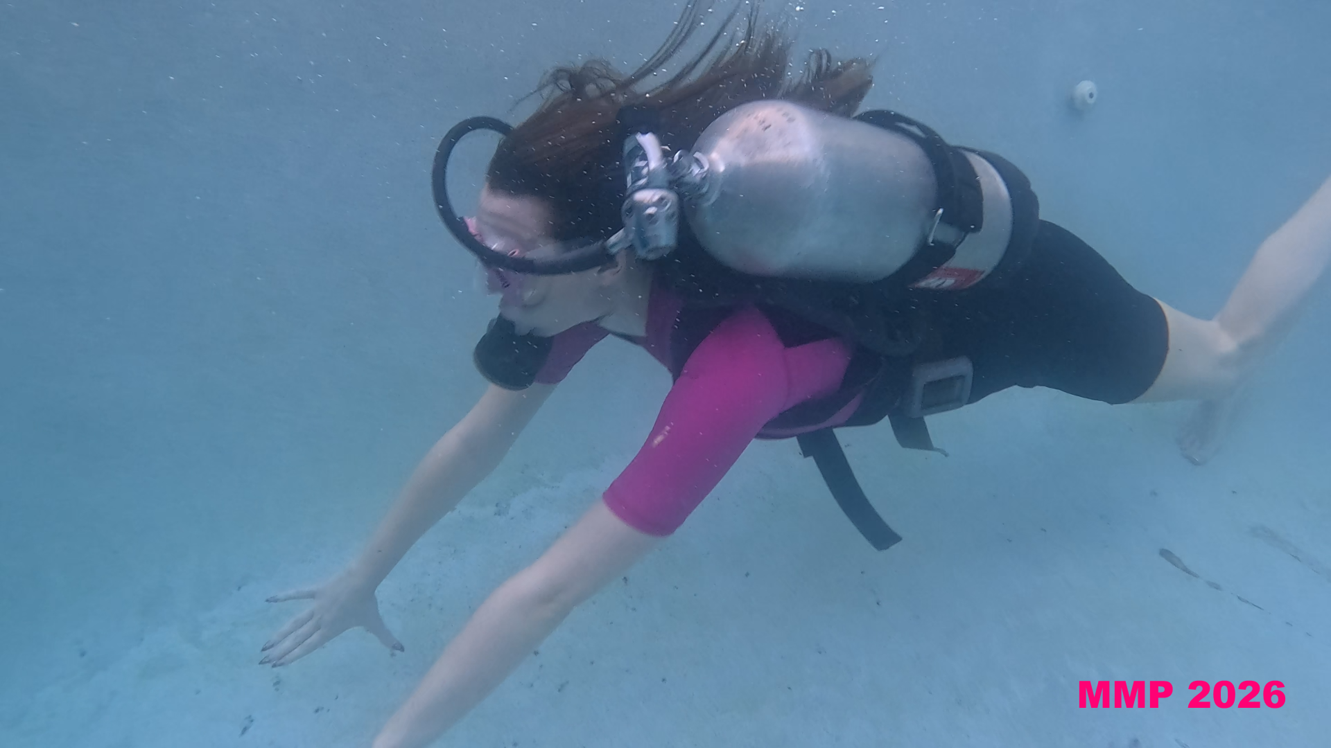 JILLIAN IN THE SHORTIE SITUATION - Image 3